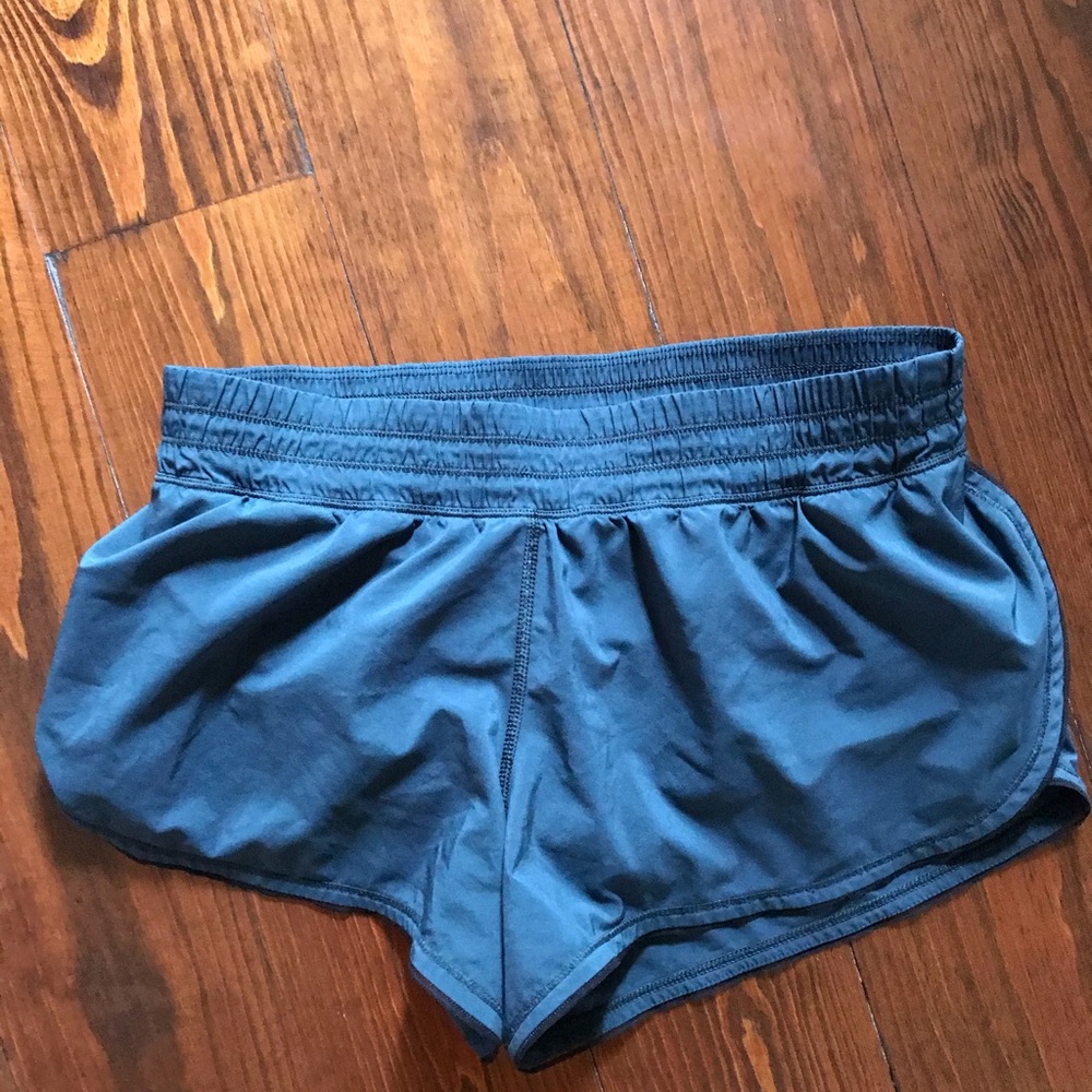 Lululemon shorts size 6